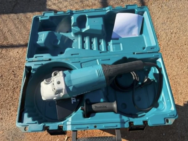 Makita grinder